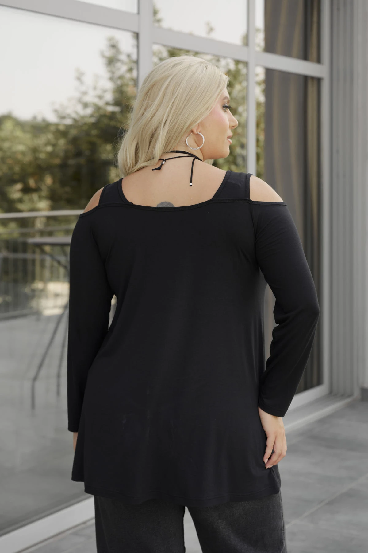 Mπλούζα viscose έξω ώμους μακρύ μανίκι μαύρη