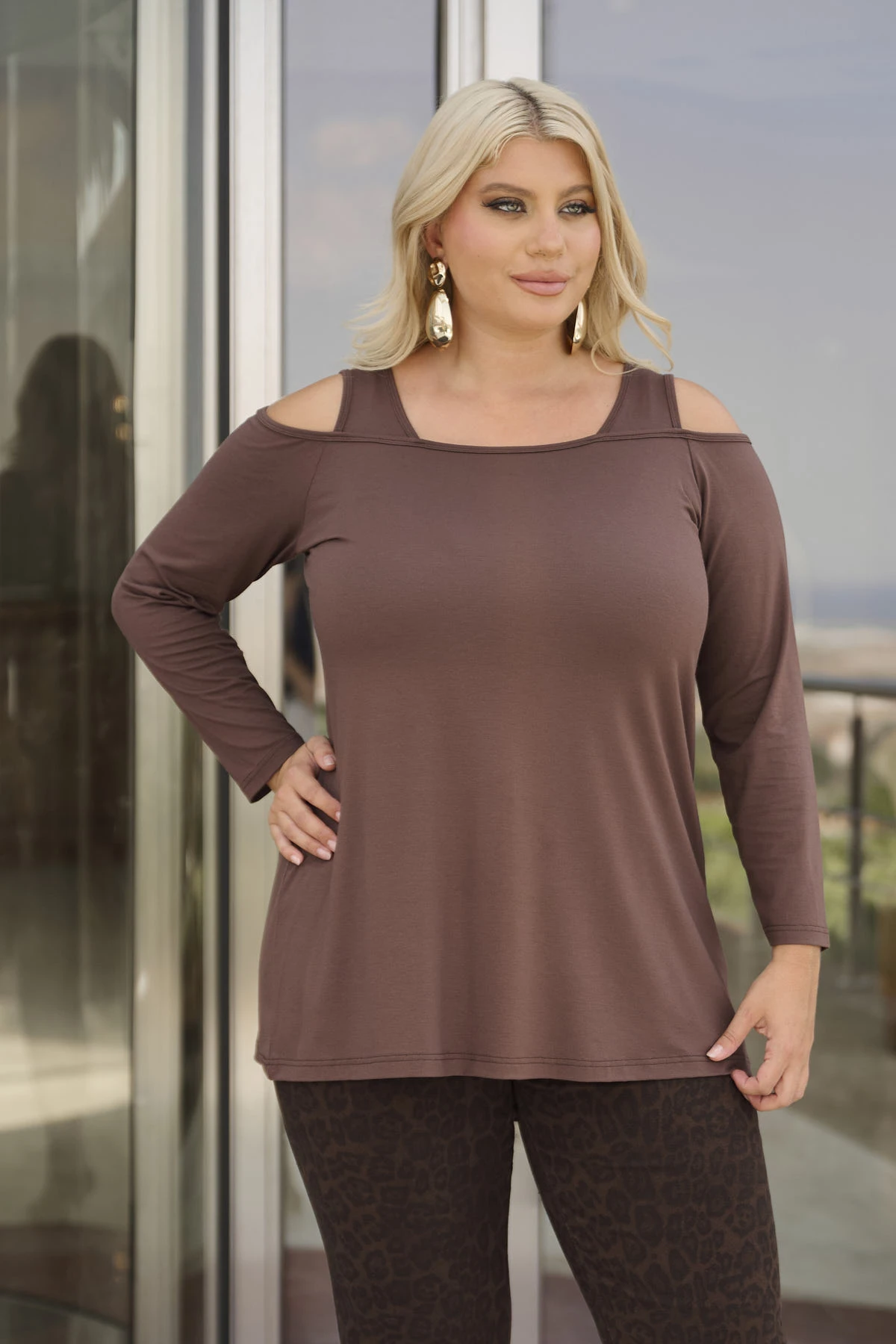 Mπλούζα viscose έξω ώμους μακρύ μανίκι καφέ