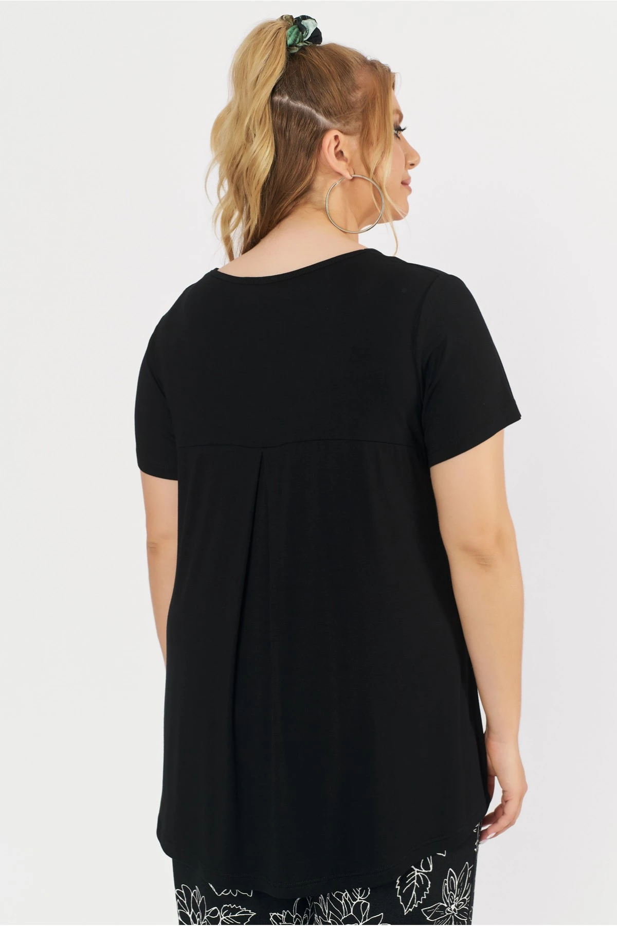 Μπλούζα viscose με κουφόπιετα πίσω μαύρη Μπλούζα viscose με κουφόπιετα πίσω μαύρη
