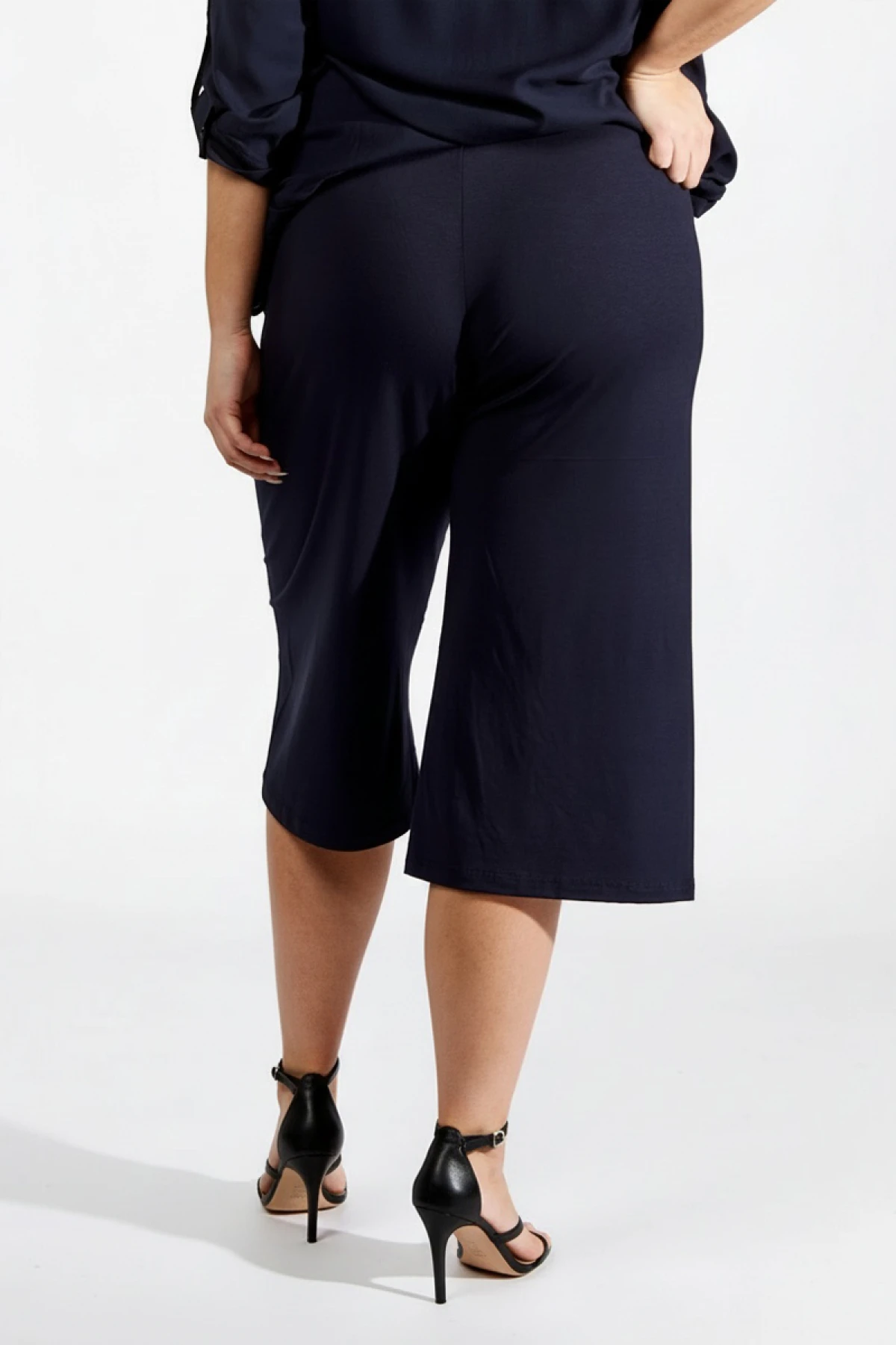 Ζιπ παντελόνα 3/4 viscose σε μπλε σκούρο