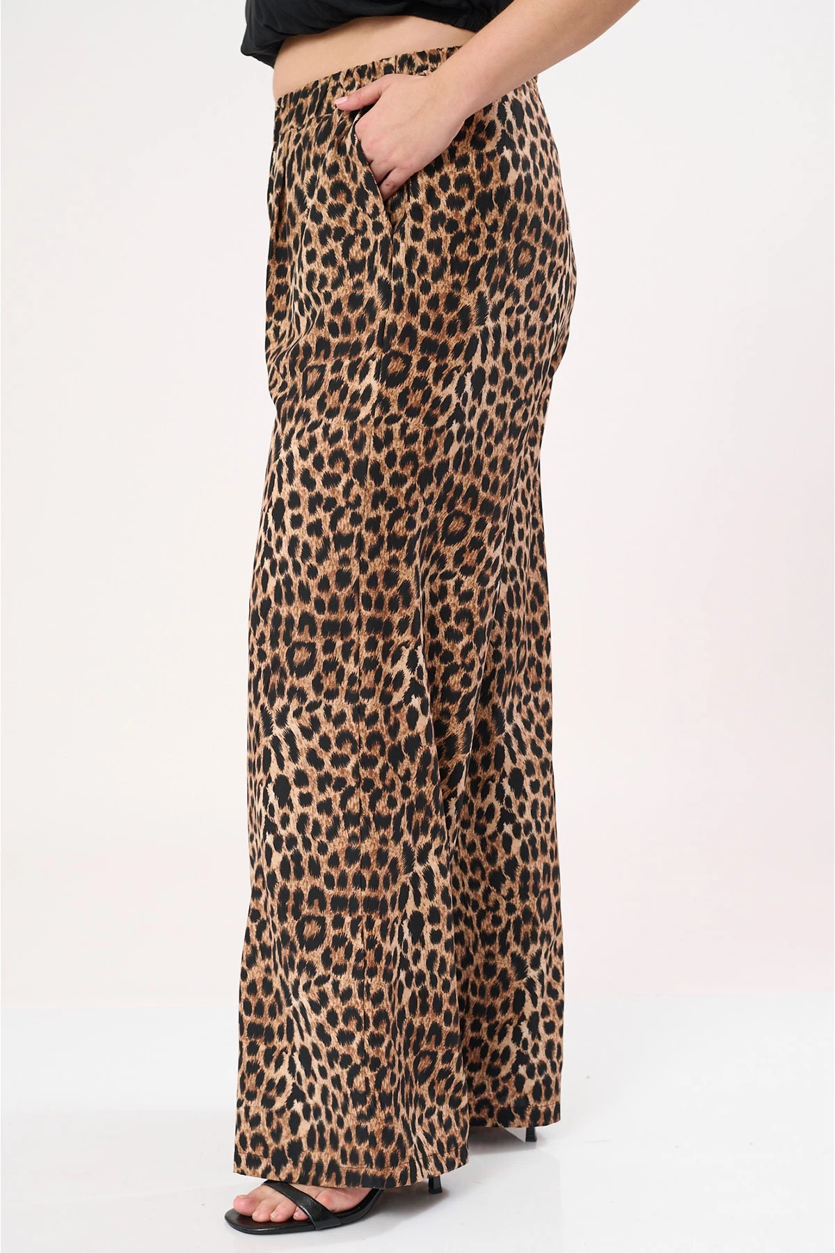 Παντελόνα σατέν με λάστιχο και τσέπες λεοπάρ