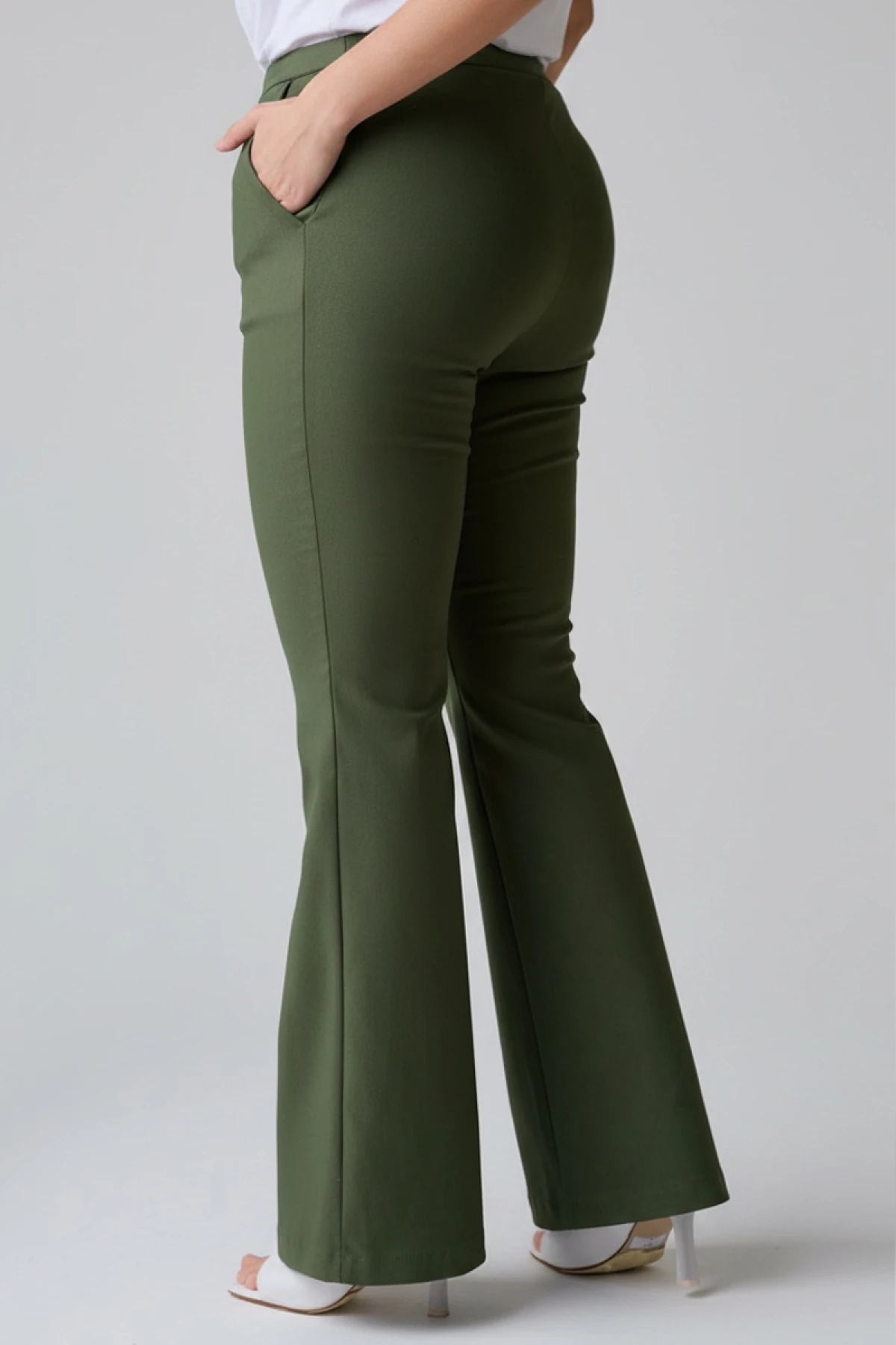 Παντελόνι καμπάνα ελαστική καπαρντίνα με τσέπες χακί