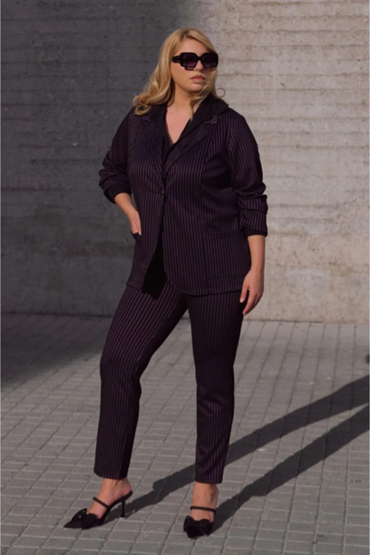 Παντελονοκολάν ριγέ σε ελαστικό punto di roma μαύρο με βιολετί ρίγα Παντελονοκολάν ριγέ σε ελαστικό punto di roma μαύρο με βιολετί ρίγα