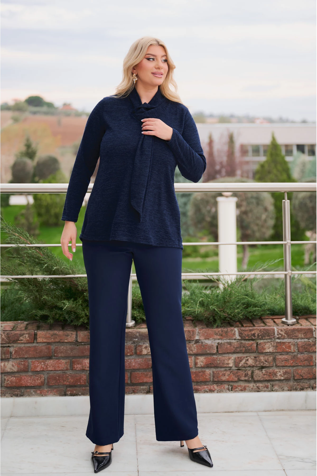 Παντελόνα ανορθωτική με τσέπες και θηλύκια μπλε