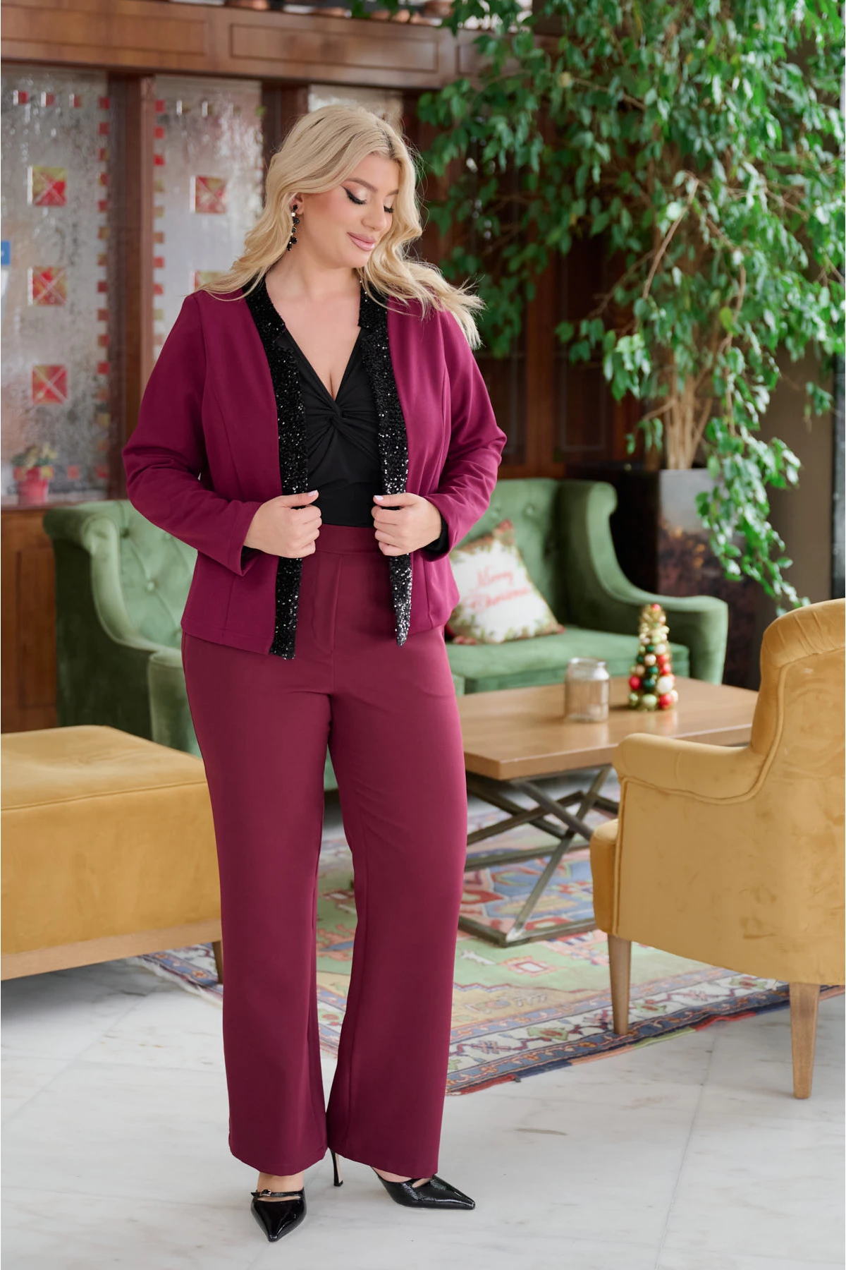 Παντελόνα ανορθωτική με τσέπες και θηλύκια μπορντό