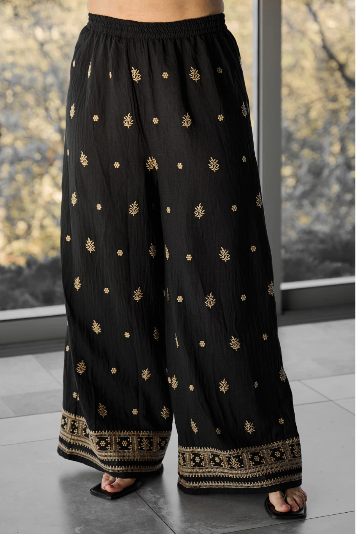 Παντελόνα resort rayon με χρυσό κέντημα 