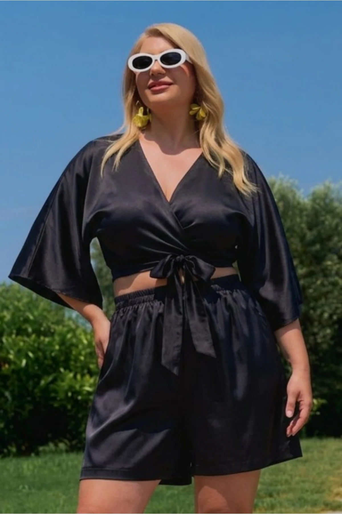 Σορτσάκι σατέν με λάστιχο  μαύρο