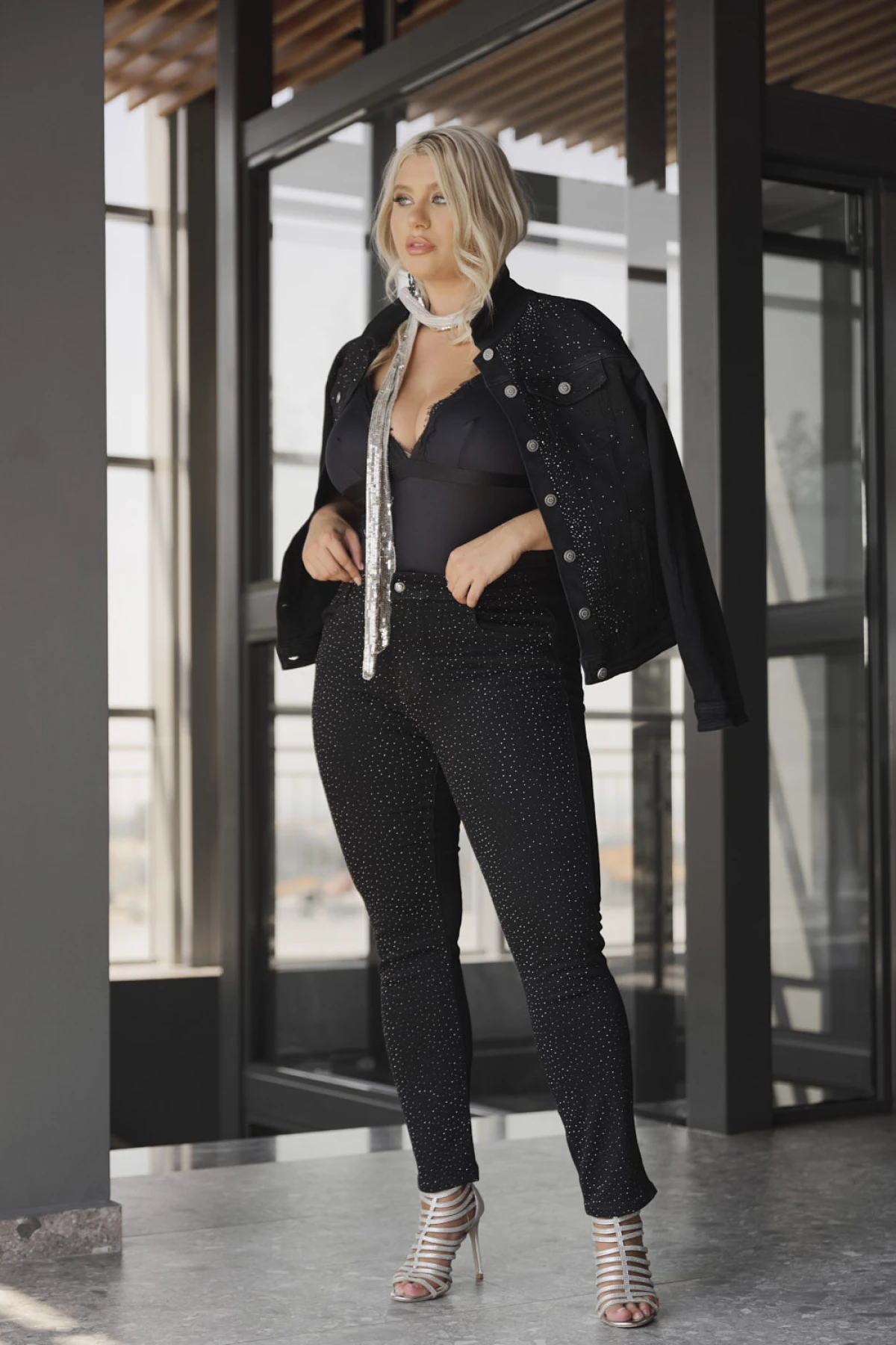 Jean παντελόνι ελαστικό slim fit  μαύρο strass