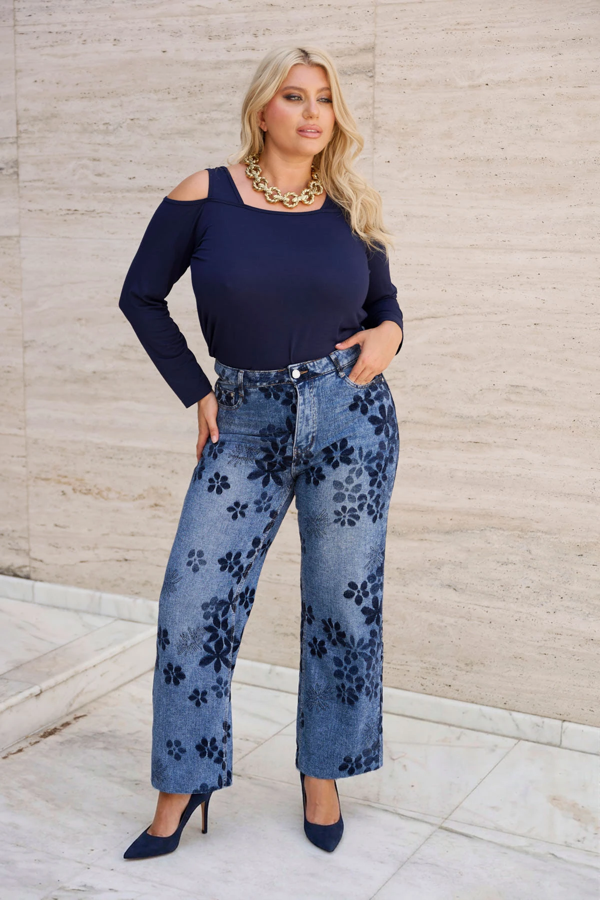 Jean παντελόνι wide leg  με velvet ύφανση φλοράλ μπλε
