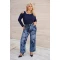 Jean παντελόνι wide leg  με velvet ύφανση φλοράλ μπλε