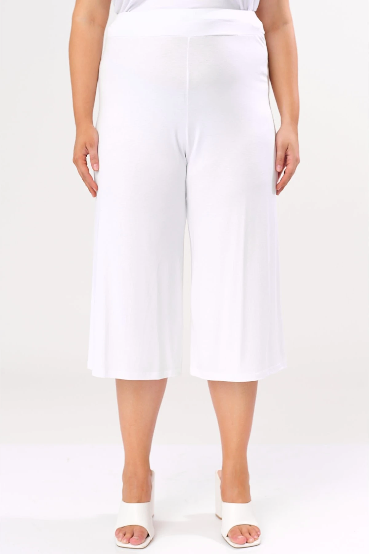 Ζιπ παντελόνα 3/4 viscose σε λευκή Ζιπ παντελόνα 3/4 viscose σε λευκή