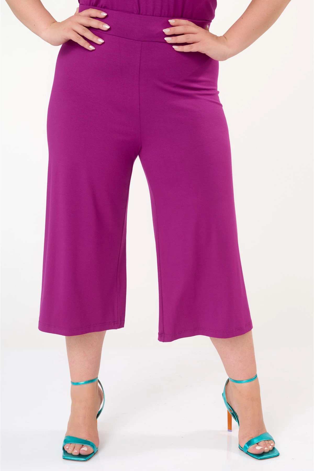 Ζιπ παντελόνα 3/4 viscose σε βιολετί Ζιπ παντελόνα 3/4 viscose σε βιολετί