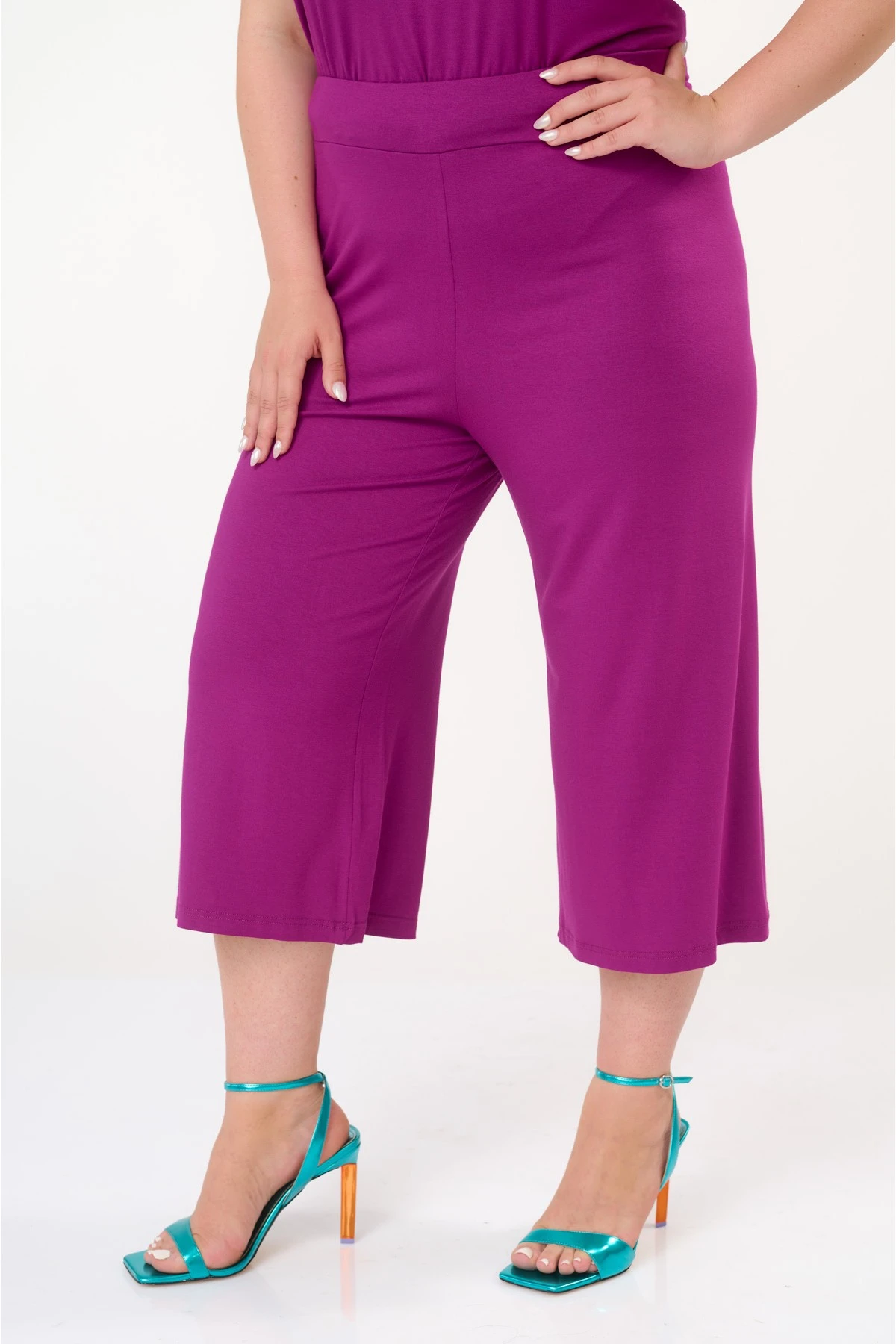 Ζιπ παντελόνα 3/4 viscose σε βιολετί Ζιπ παντελόνα 3/4 viscose σε βιολετί