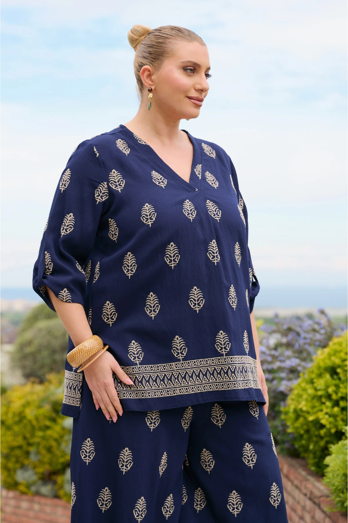 Πουκαμίσα resort rayon V με χρυσό κέντημα μπλε