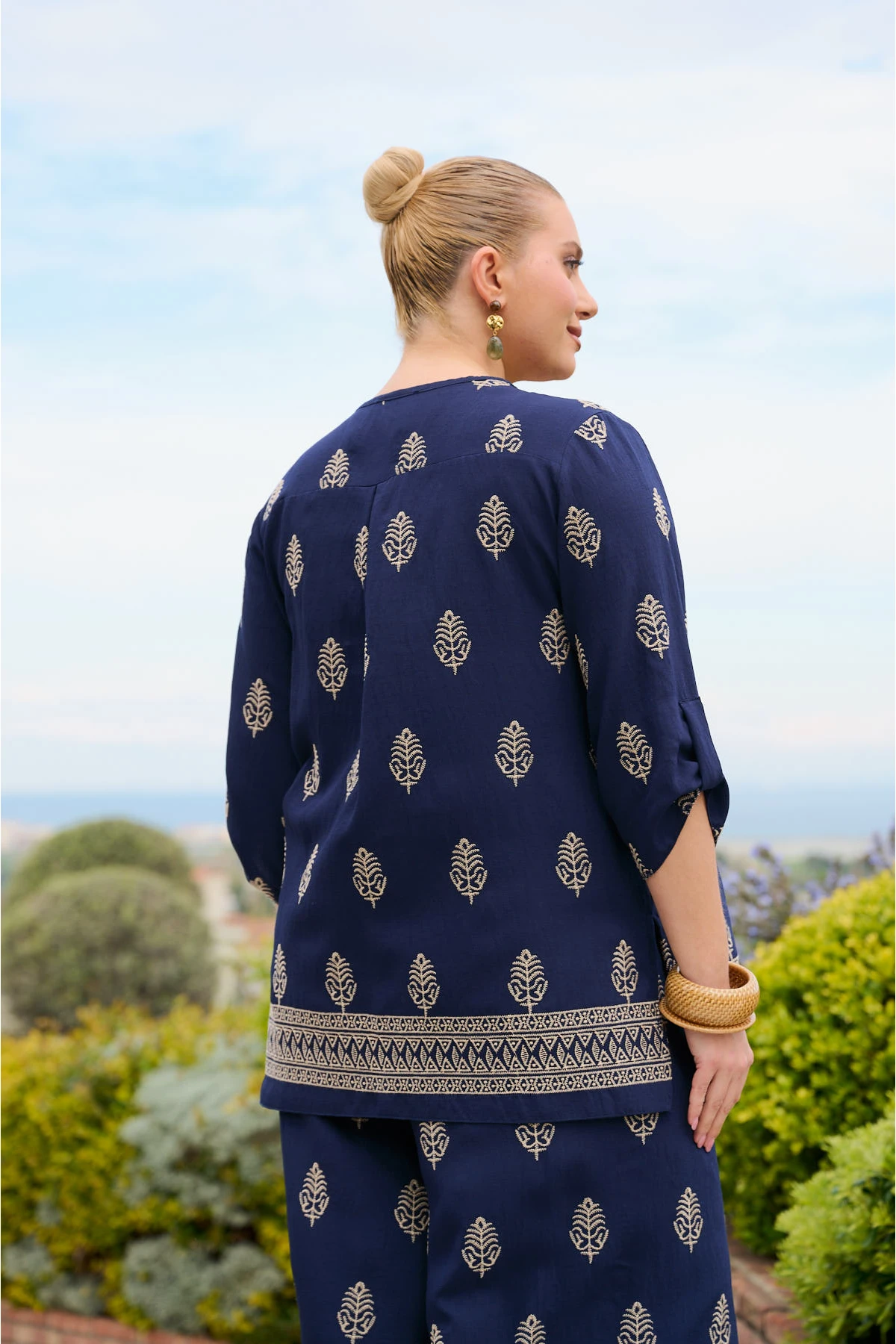 Πουκαμίσα resort rayon V με χρυσό κέντημα μπλε