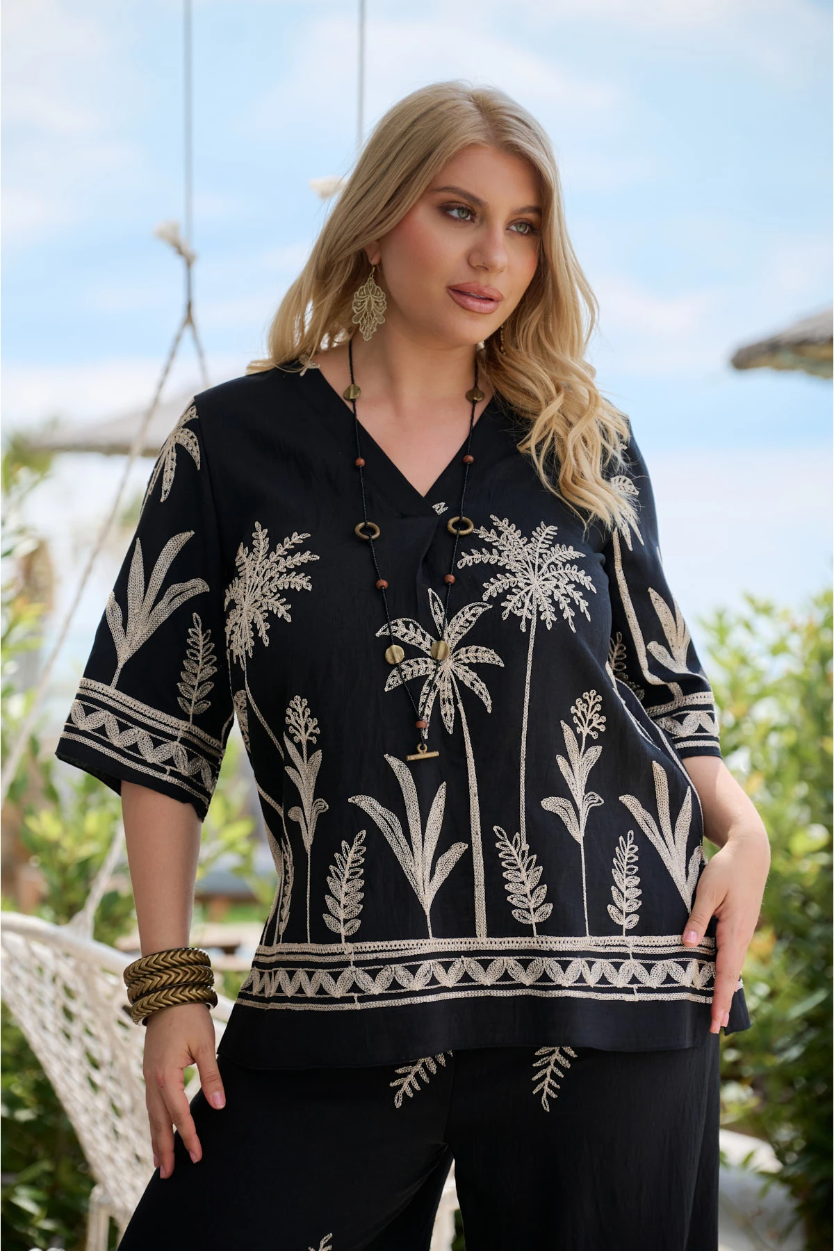 Πουκαμίσα resort rayon V με χρυσό κέντημα φοίνικα μαύρη