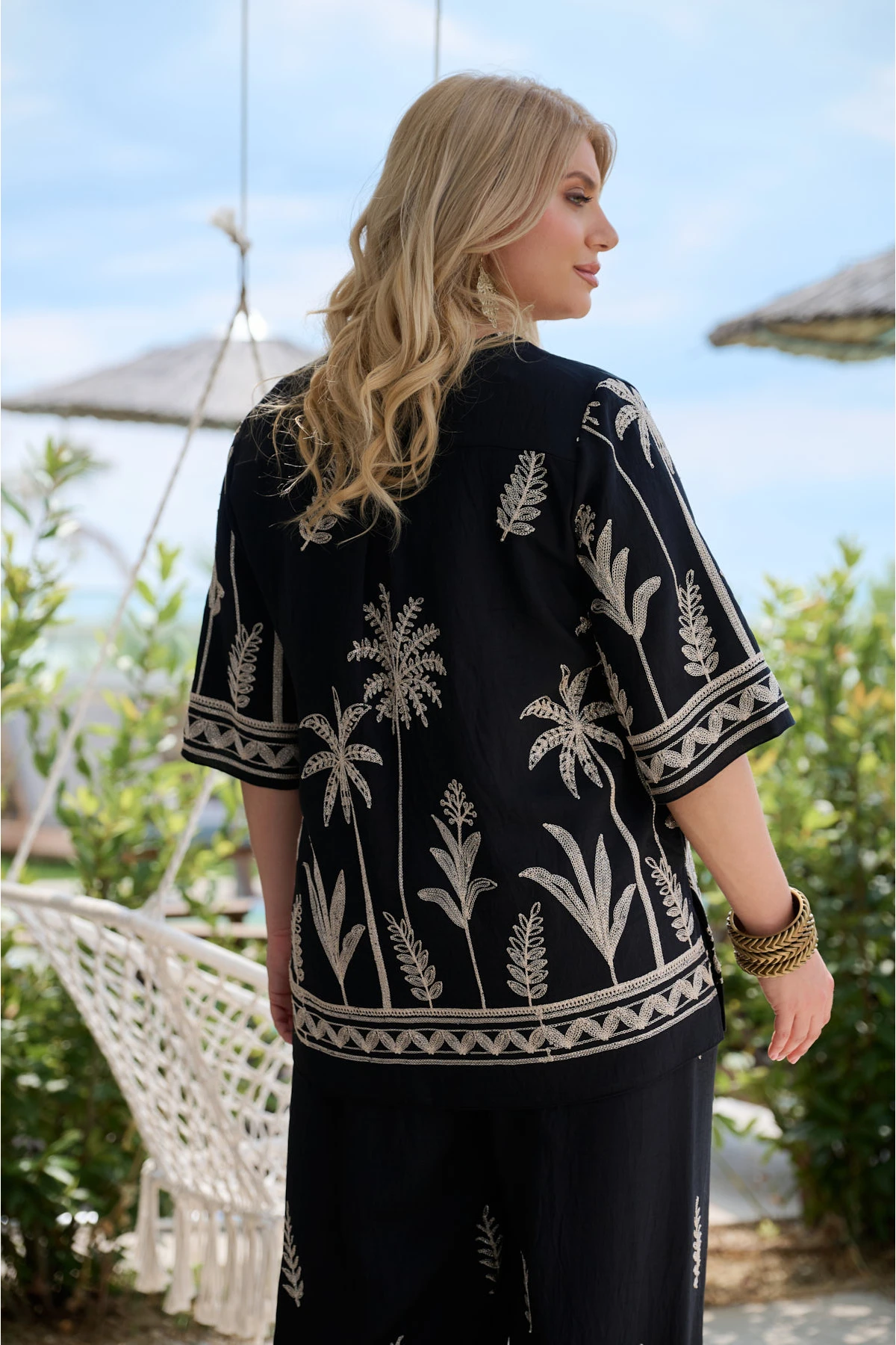 Πουκαμίσα resort rayon V με χρυσό κέντημα φοίνικα μαύρη