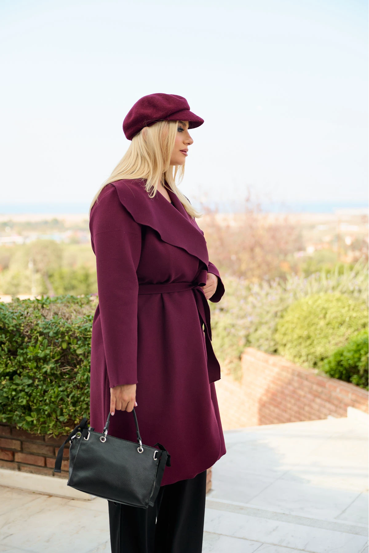 Παλτό βελούρ με  ζώνη στη μέση μπορντό