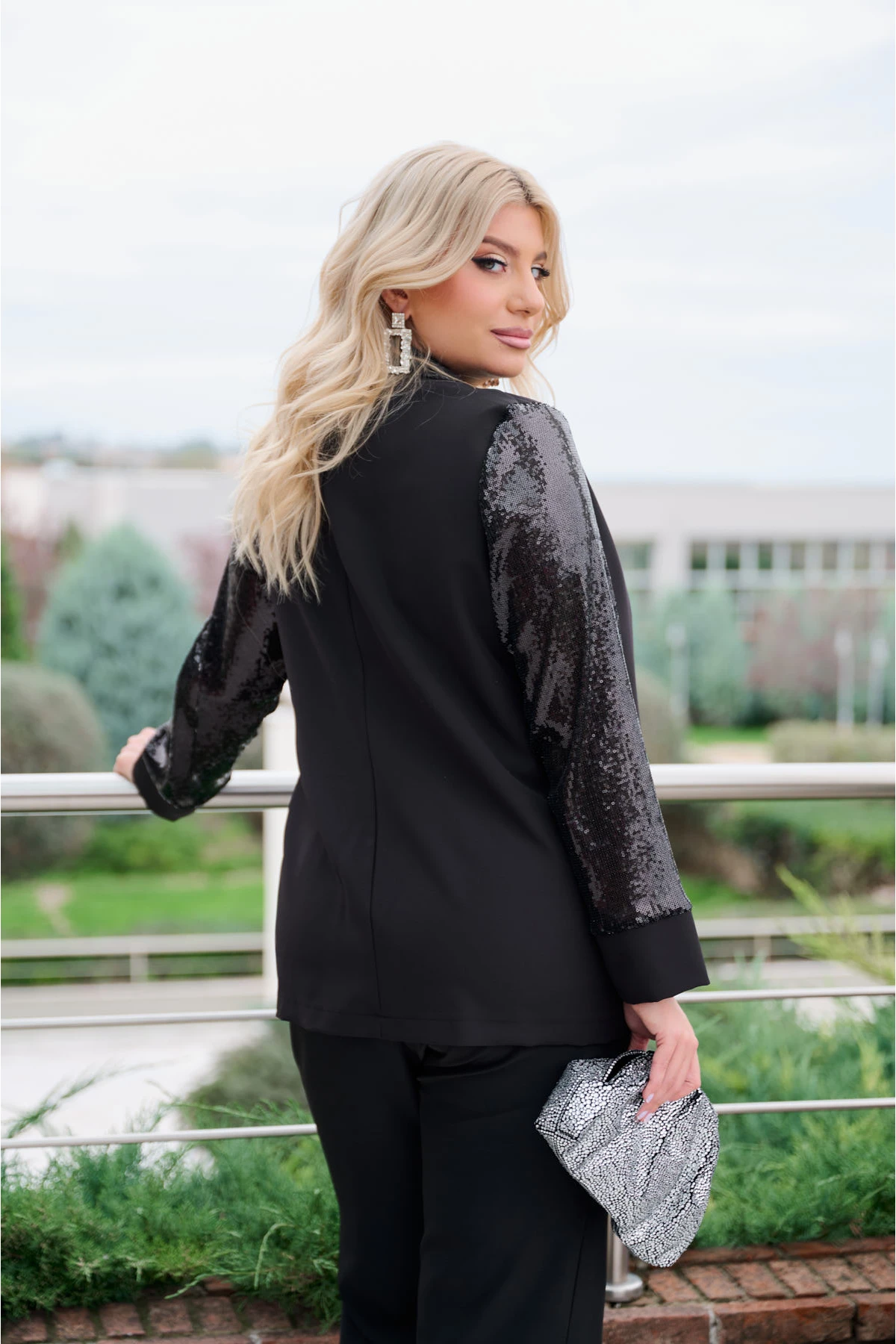 Σακάκι με πέτο  ένα κουμπί και παγιέτα μανίκι