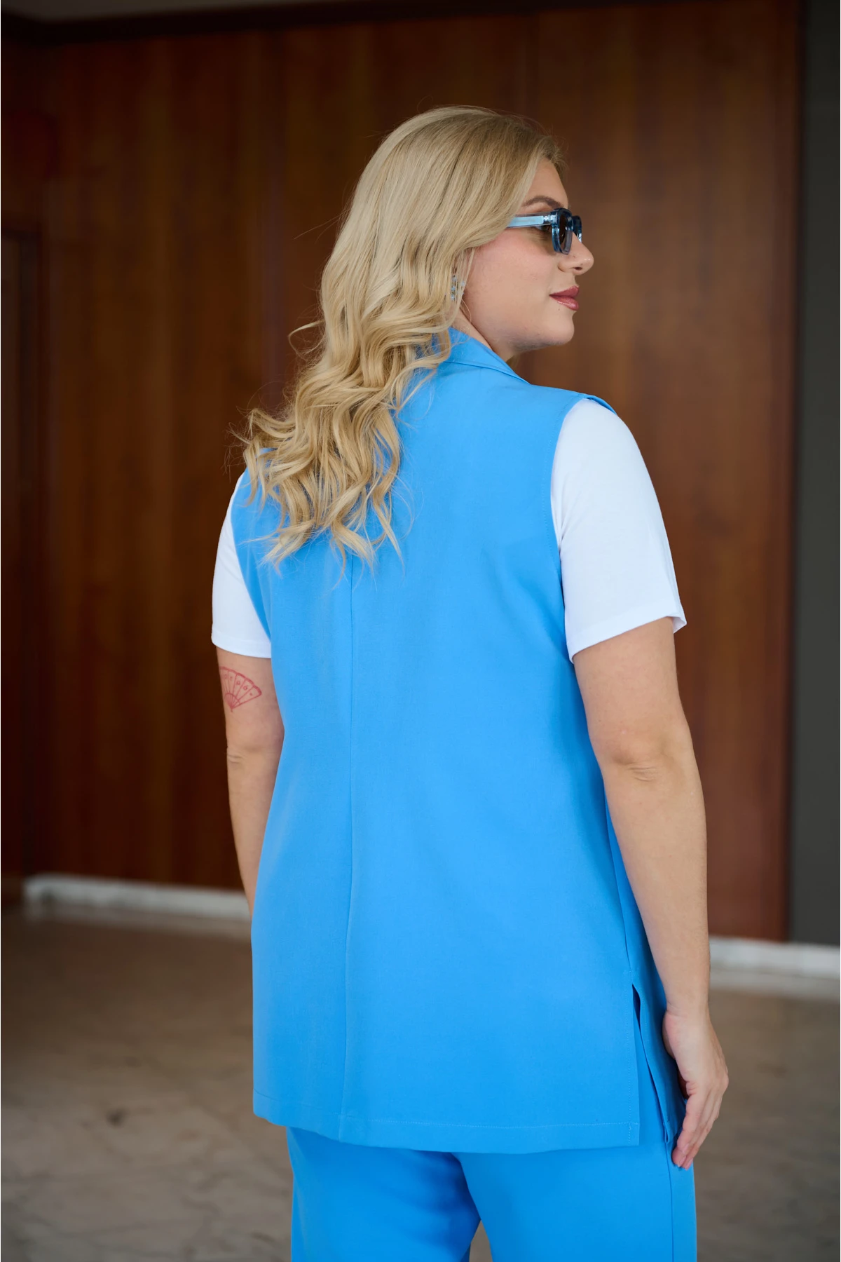 Σακάκι αμάνικο με πέτο και δύο κουμπιά ανορθωτικό γαλάζιο