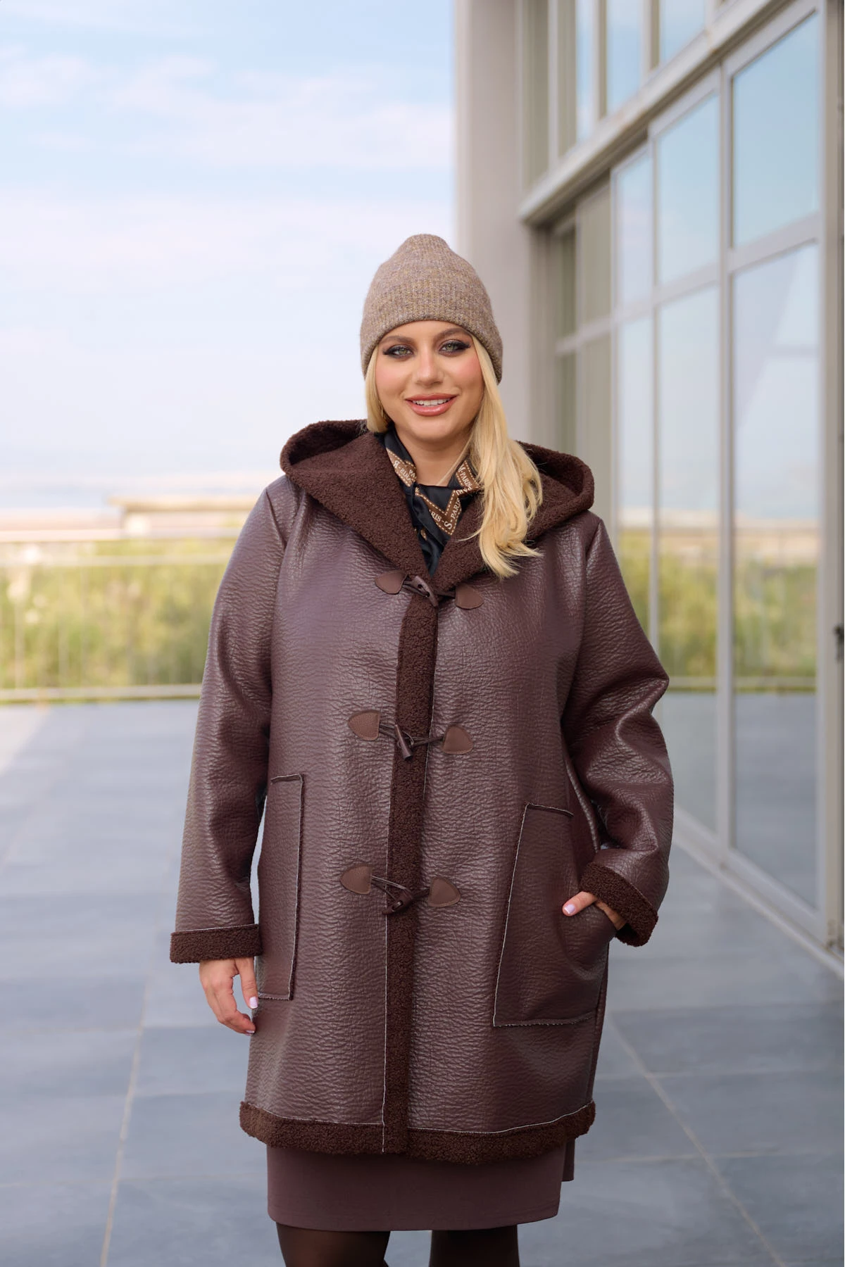 Παλτό με τρία κουμπιά δερματίνη καφέ