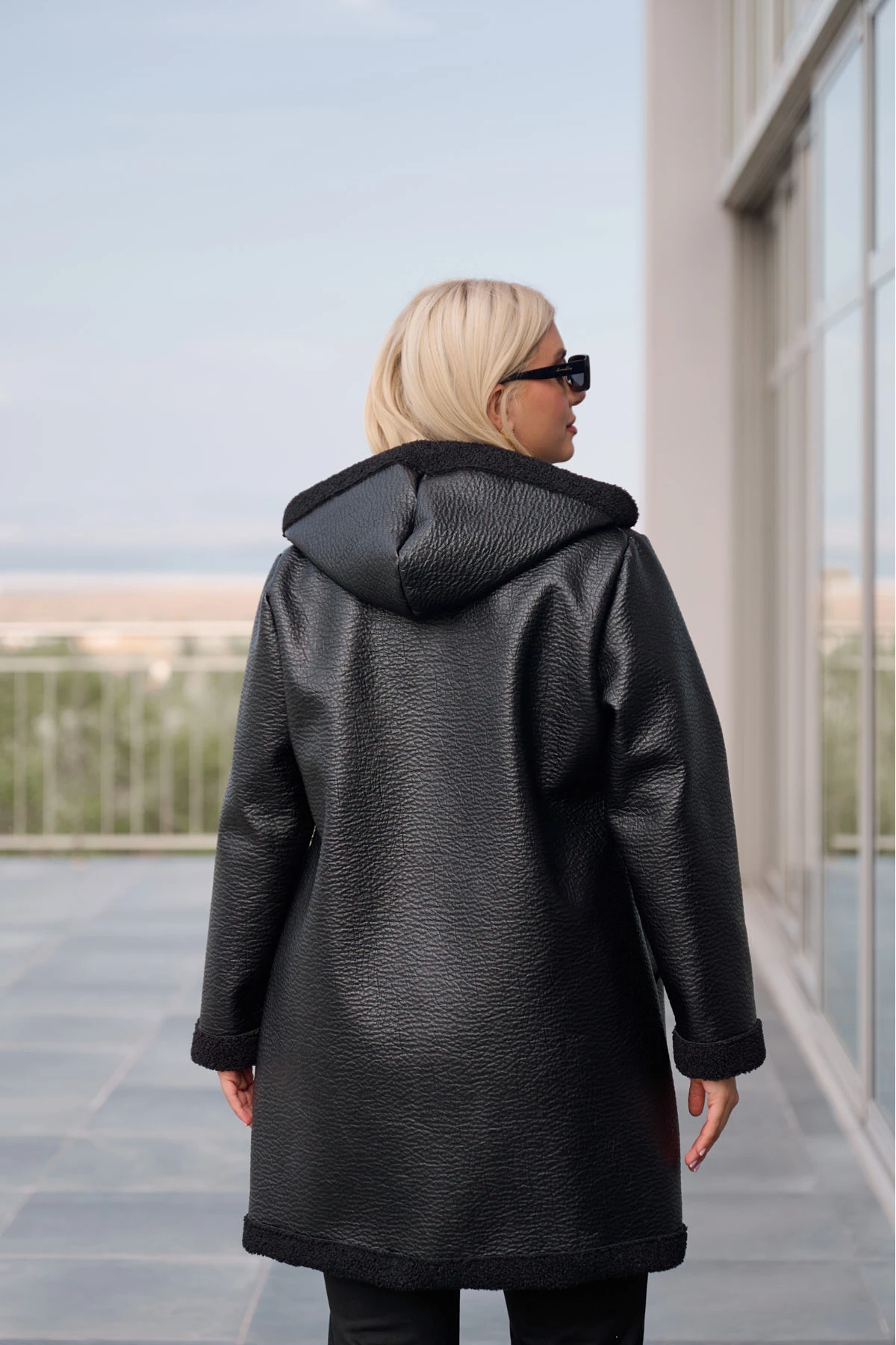 Παλτό με τρία κουμπιά δερματίνη μαύρο