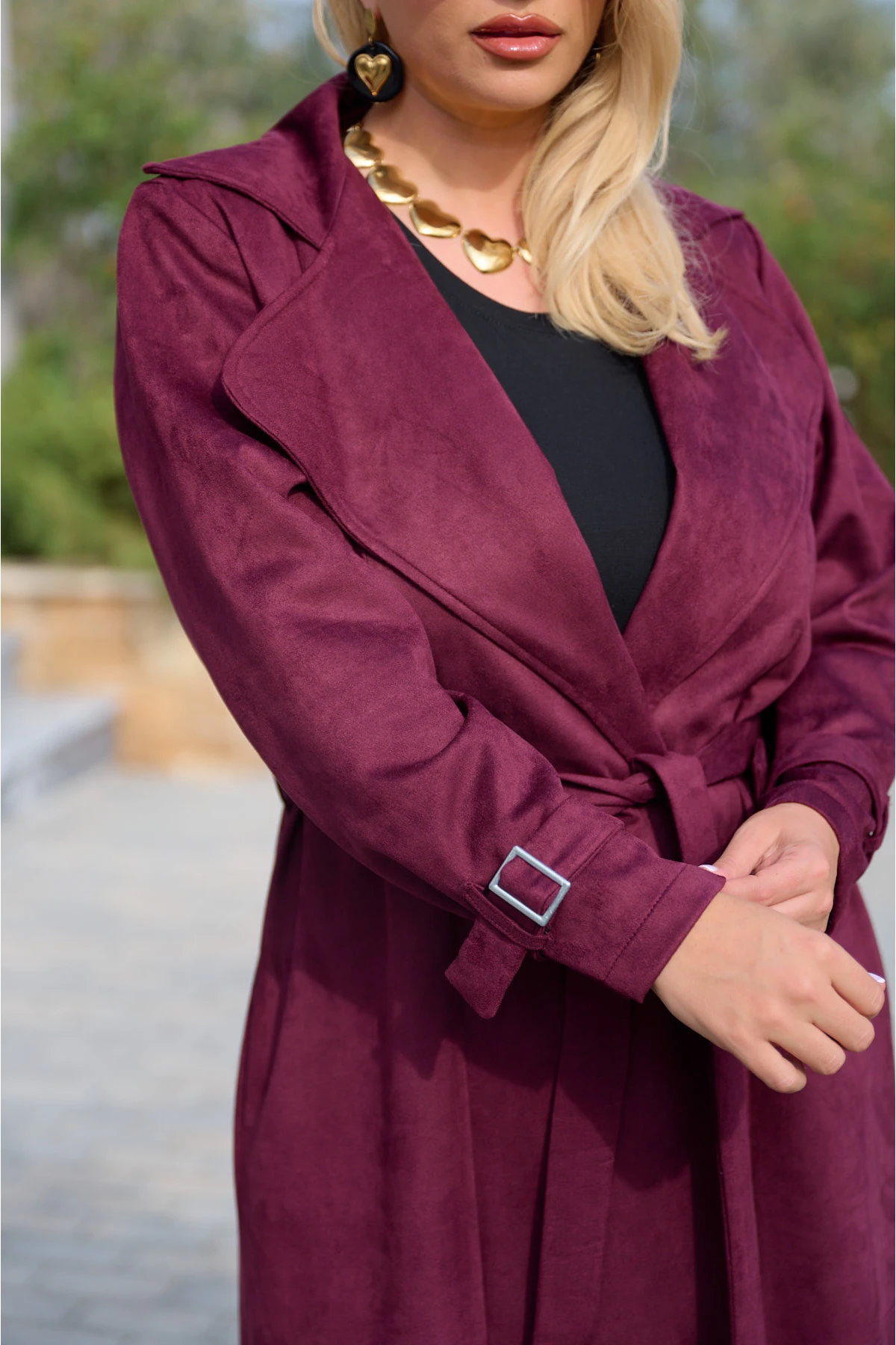 Καπαρντίνα μάξι σουέτ με πέτο και ζώνη στη μέση μπορντό