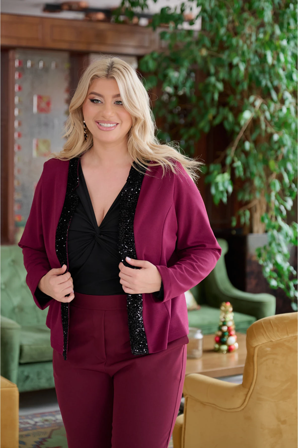 Σακάκι κοντό κρεπ με παγιέτα στο πέτο μπορντό