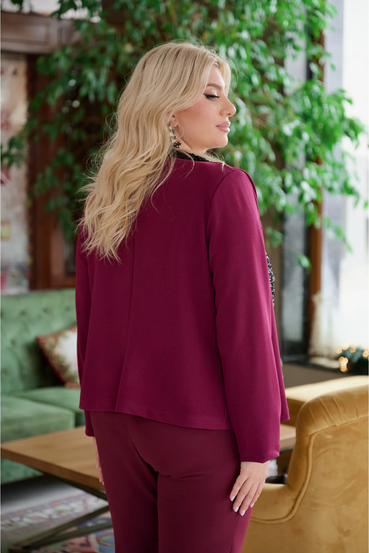 Σακάκι κοντό κρεπ με παγιέτα στο πέτο μπορντό