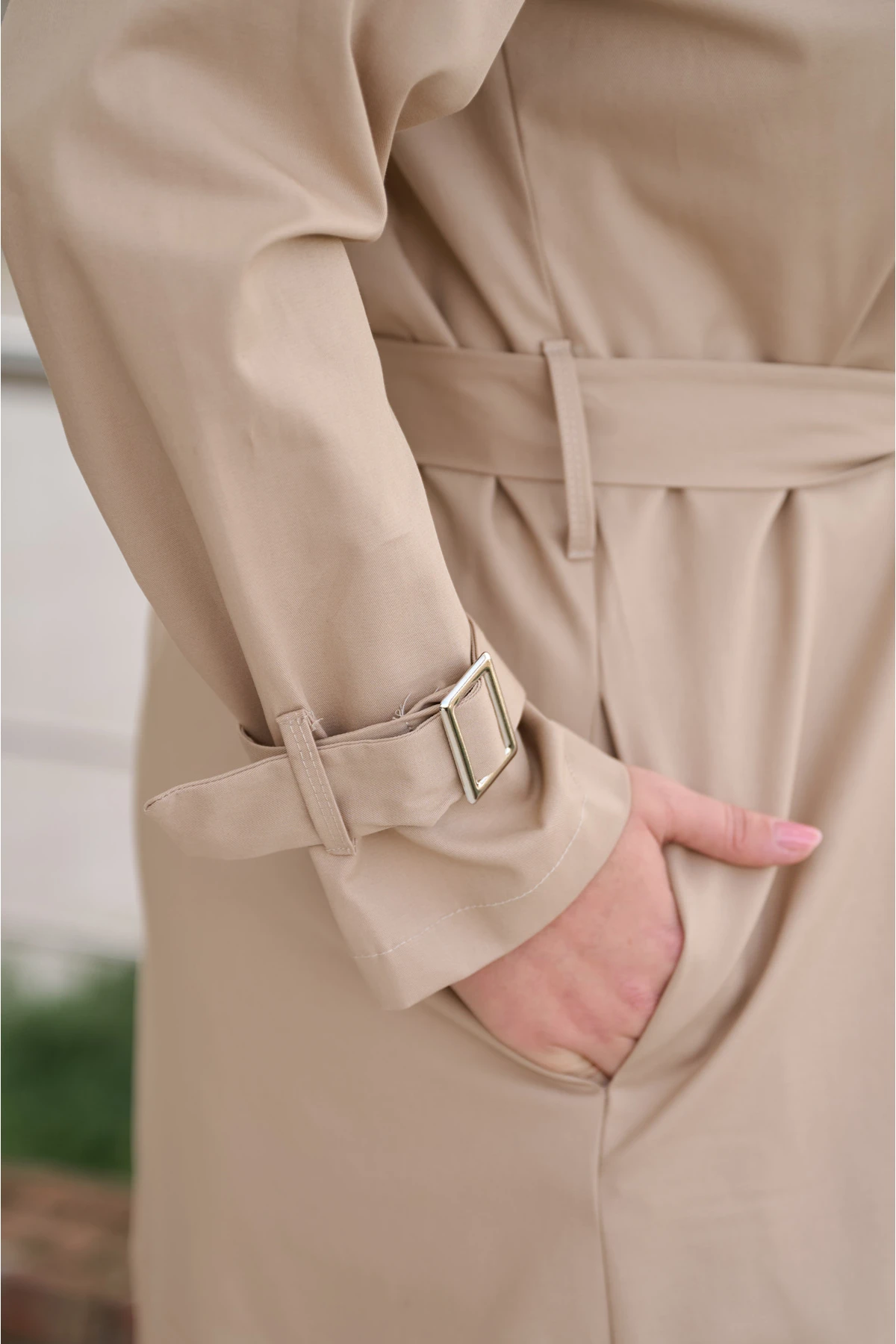 Καπαρντίνα  με πέτο και ζώνη στη μέση μπεζ