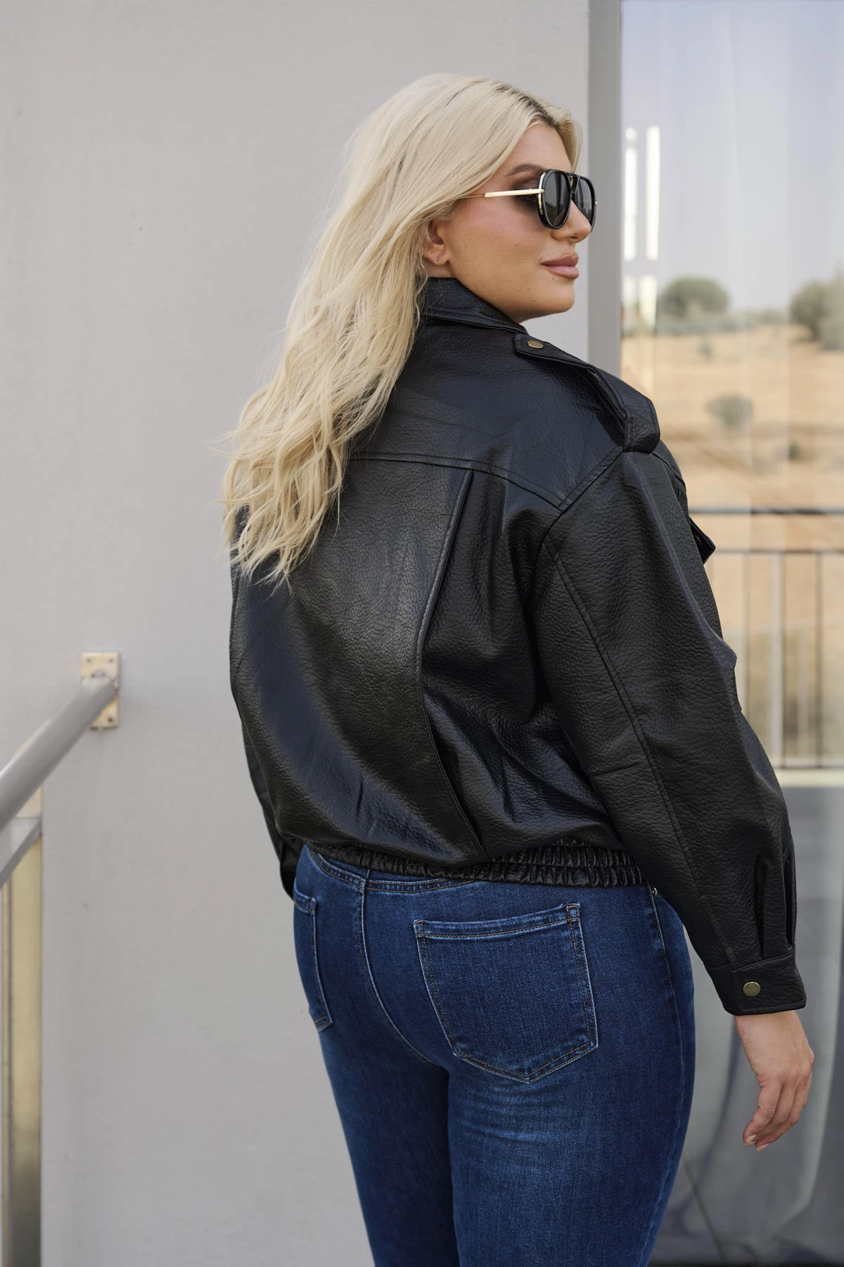 Τζάκετ δερματίνη perfecto bomber με ζωνάκι στη μέση μαύρο