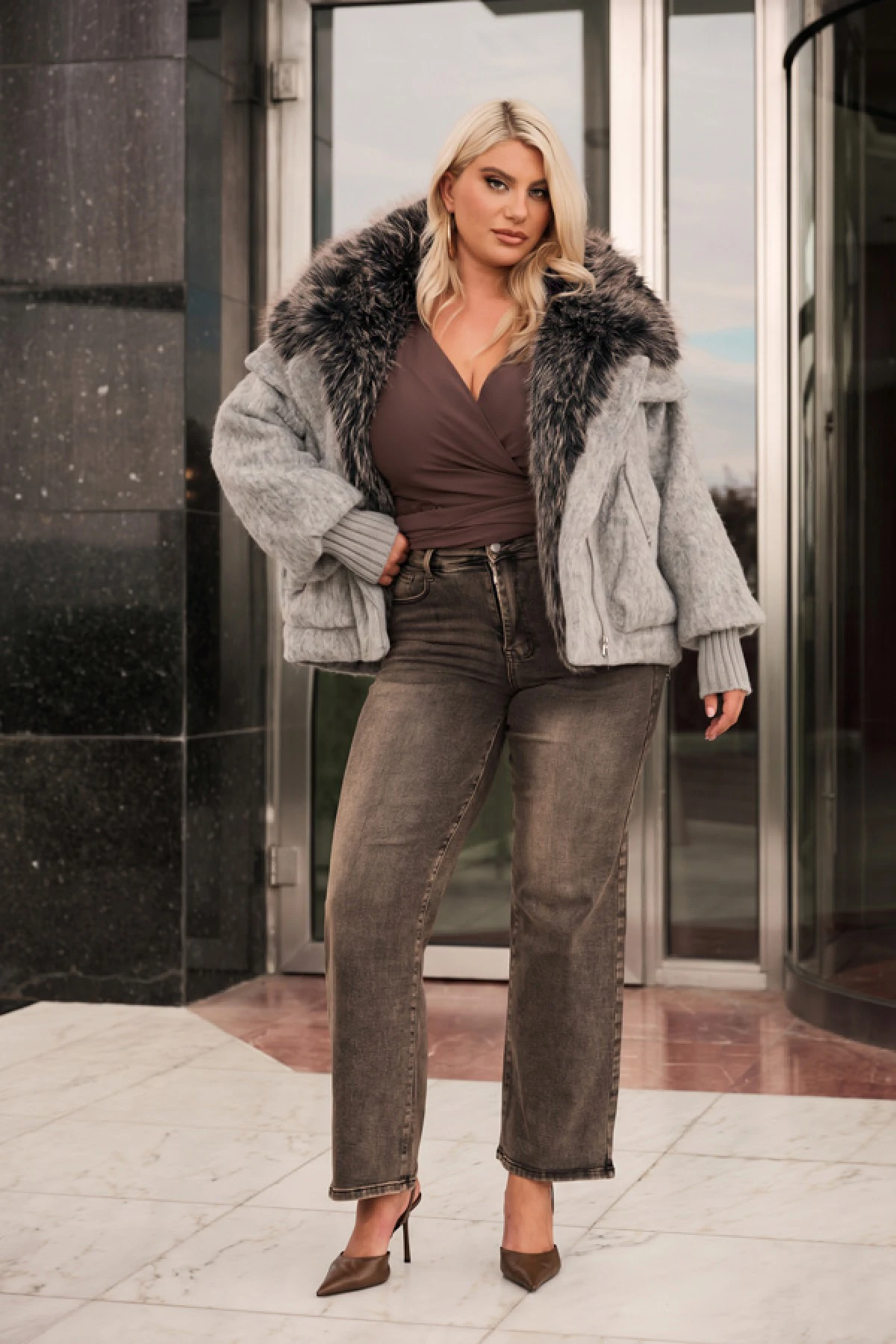 Μάλλινο jacket με γούνα και τσέπες γκρι