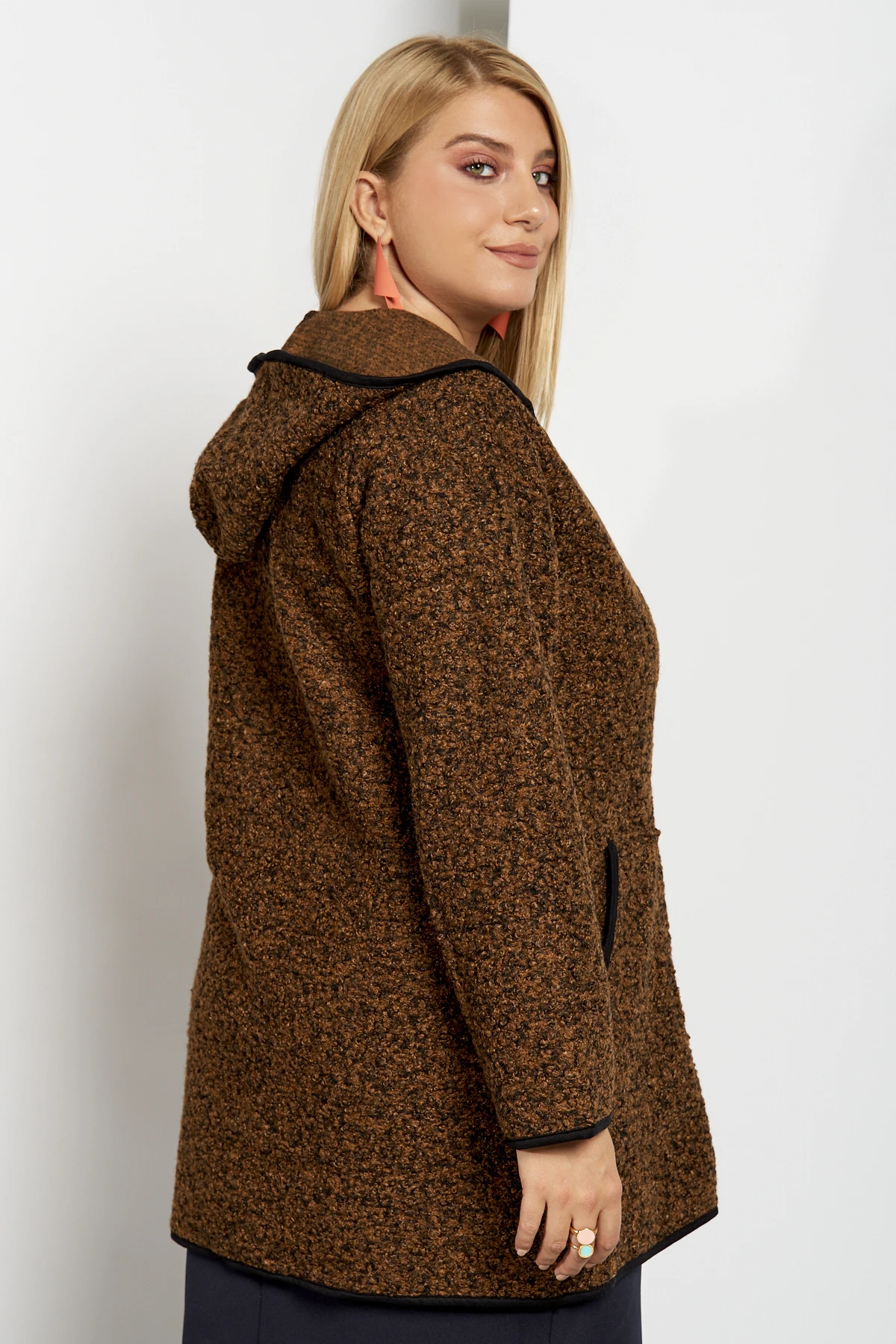 Παρκά Μπουκλέ καφέ