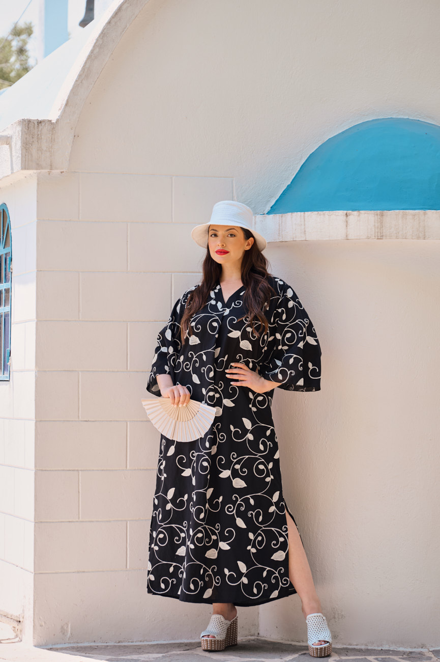 Φόρεμα V μάξι με κεντήματα μαύρο